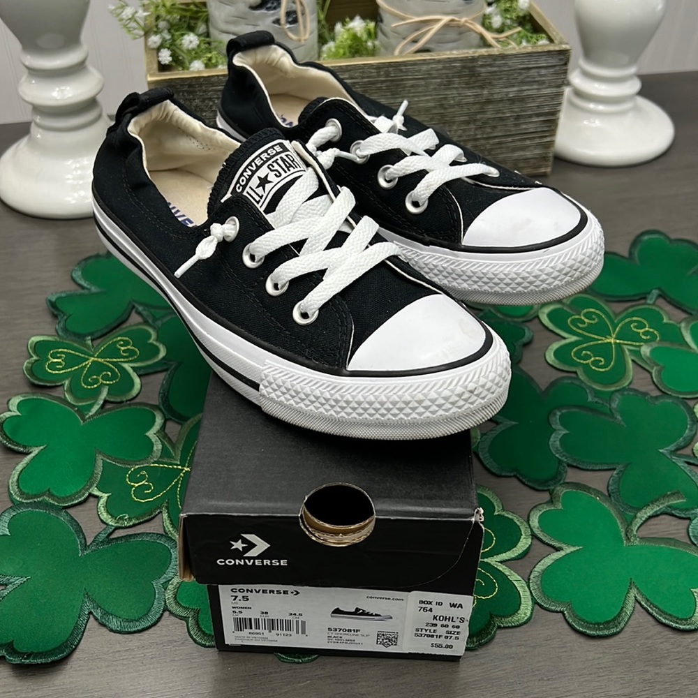 Woman’s Converse Size 7.5 Black